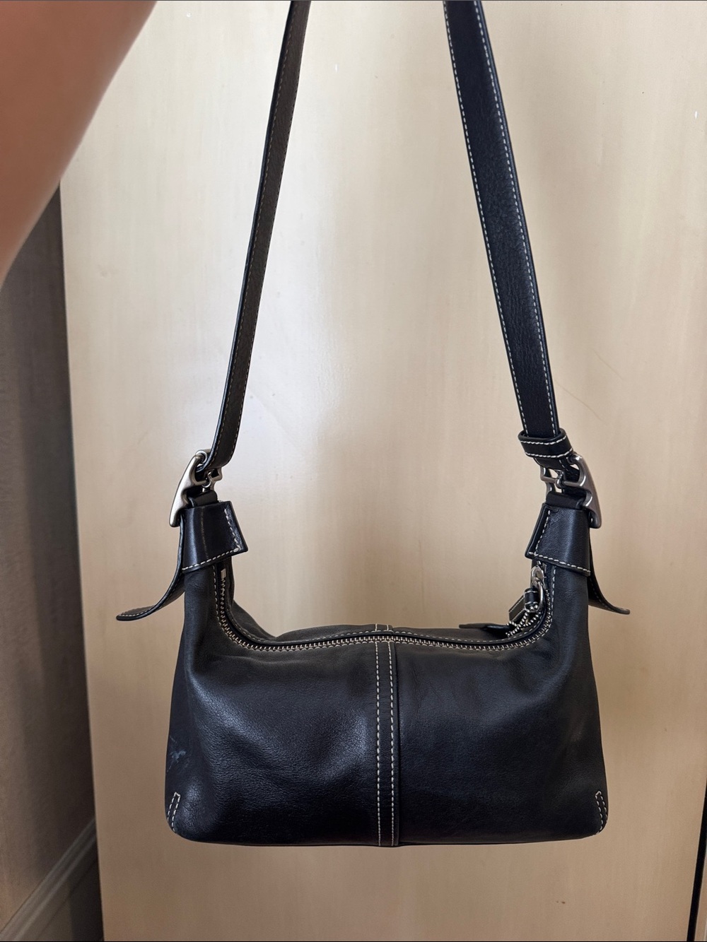 Coach Black Leather Shoulder Bag with White Contrast Stitching - Picture 4 of 9